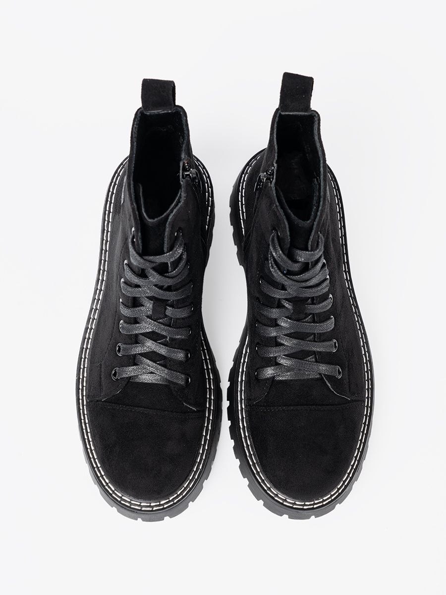 Černé šněrovací kotníkové boty s lesklým srdcem