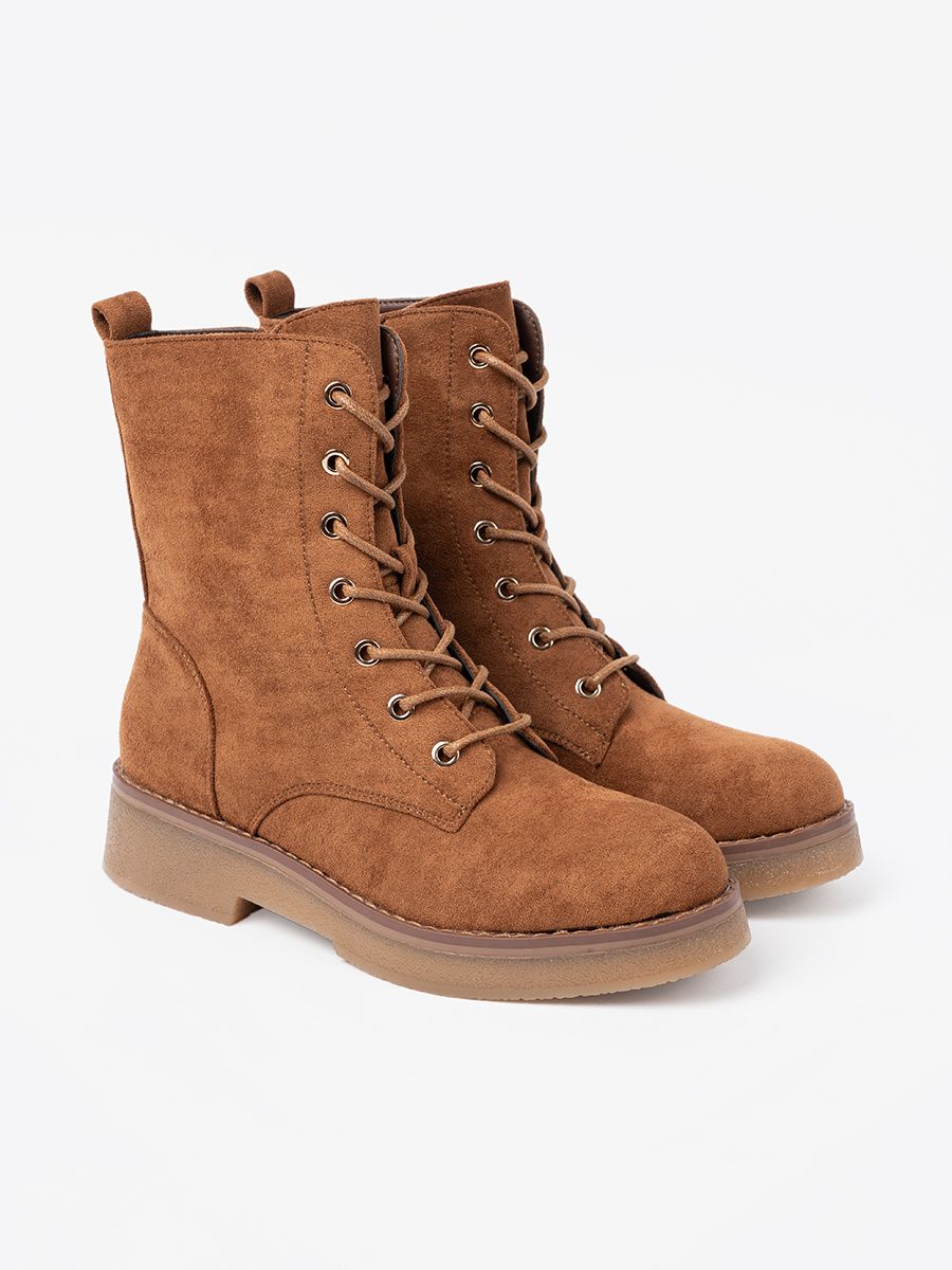 Stylové karamelové workery na ploché podrážce