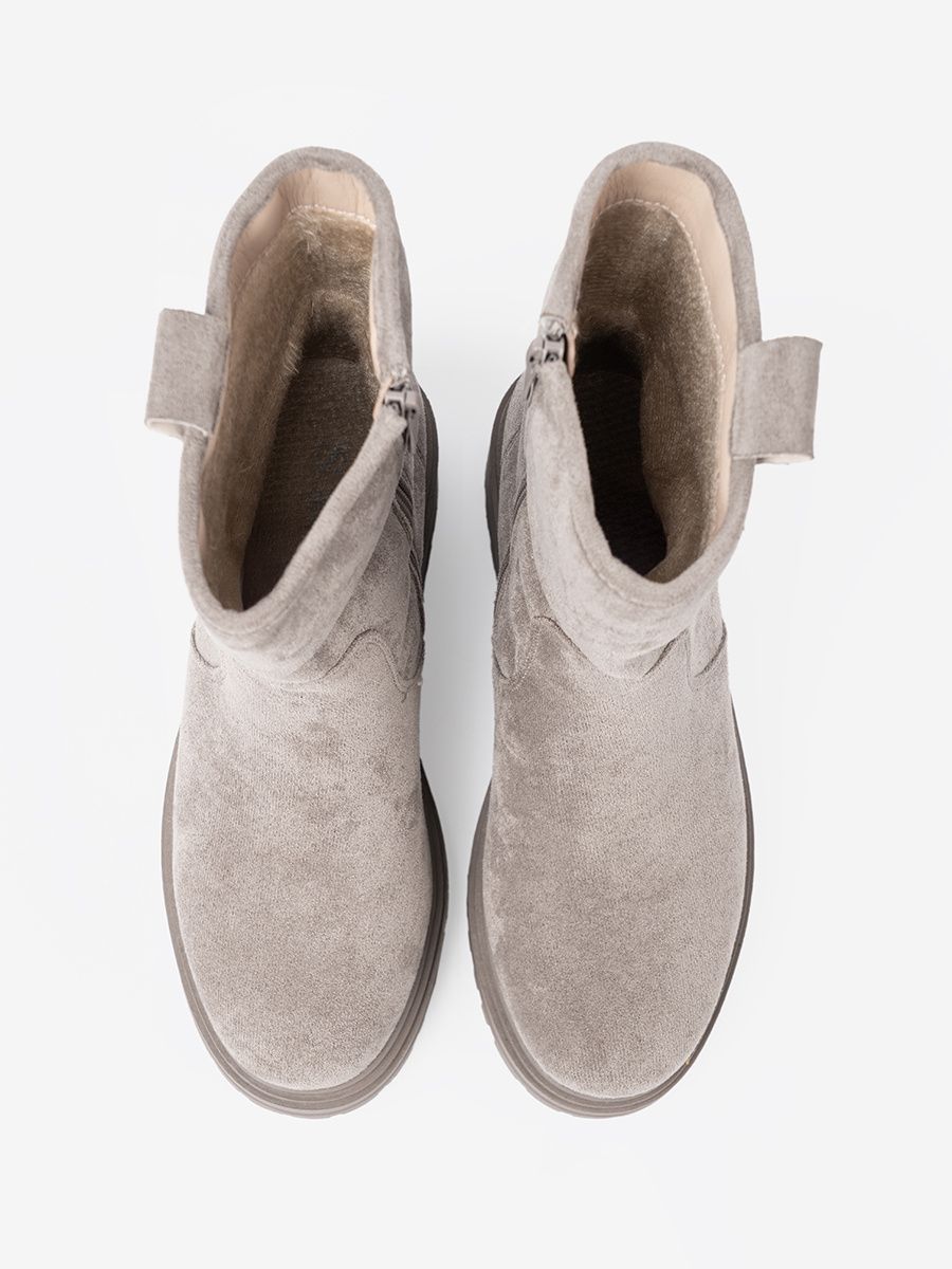 Pohodlné šedé kotníkové kozačky na masivní podrážce