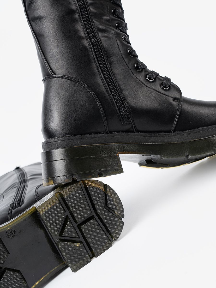 Klasické černé kozačky se šněrováním a zipem