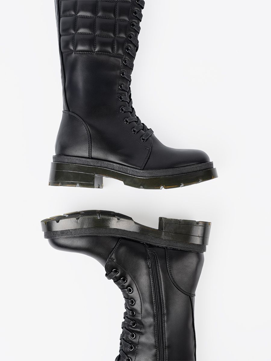 Klasické černé kozačky se šněrováním a zipem