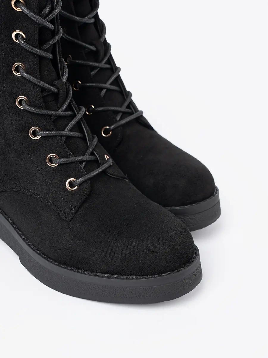 Pohodlné černé workery na ploché podrážce