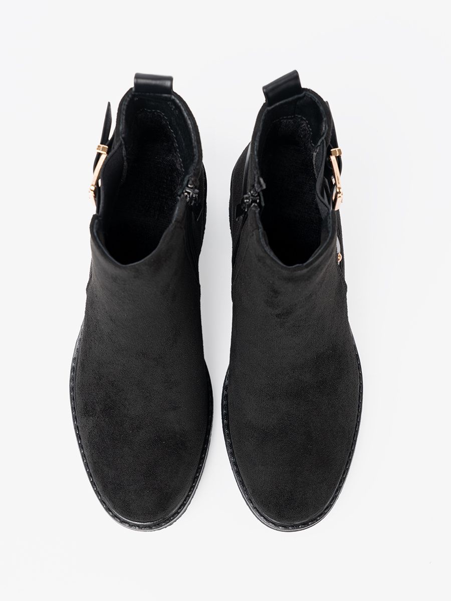 Černé kotníkové boty s přezkou na stabilním podpatku