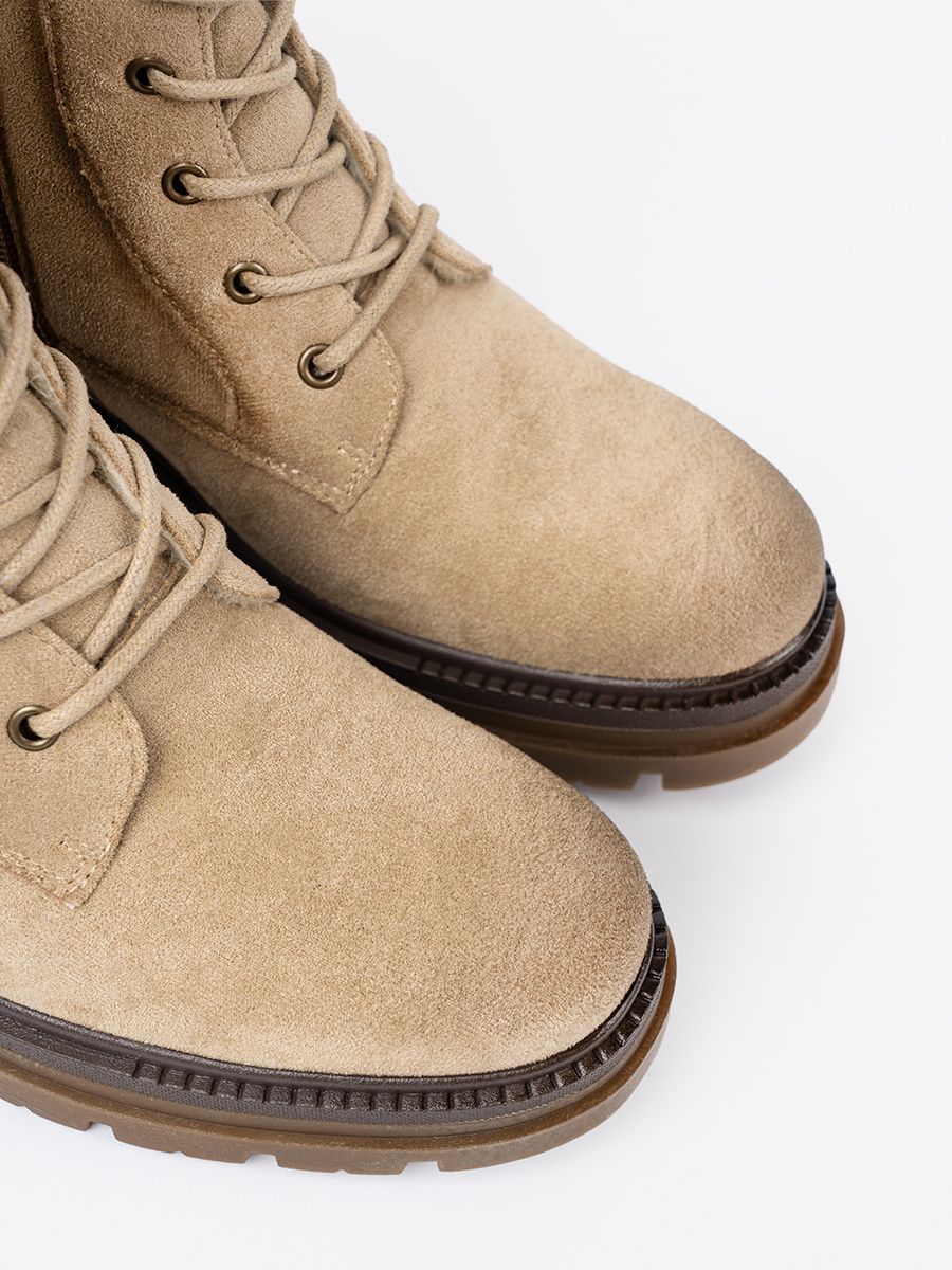 Béžové semišové kotníkové boty s hrubou podešví