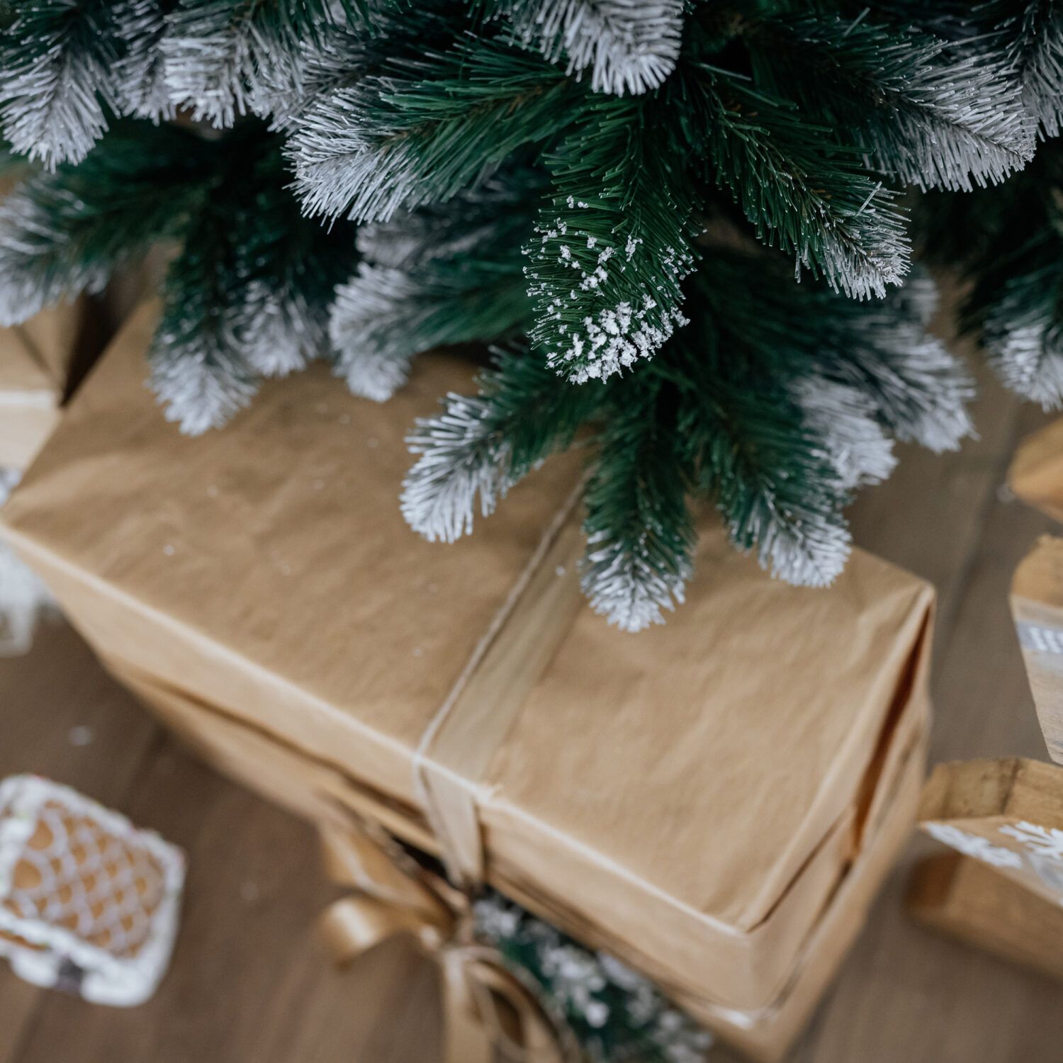 Vánoční zasněžený stromek Borovice JOY 150 cm