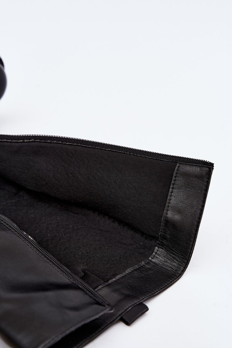Černé kozačky s ozdobným detailem na zip