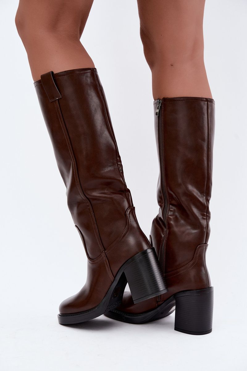 Zateplené hnědé kozačky z eko kůže