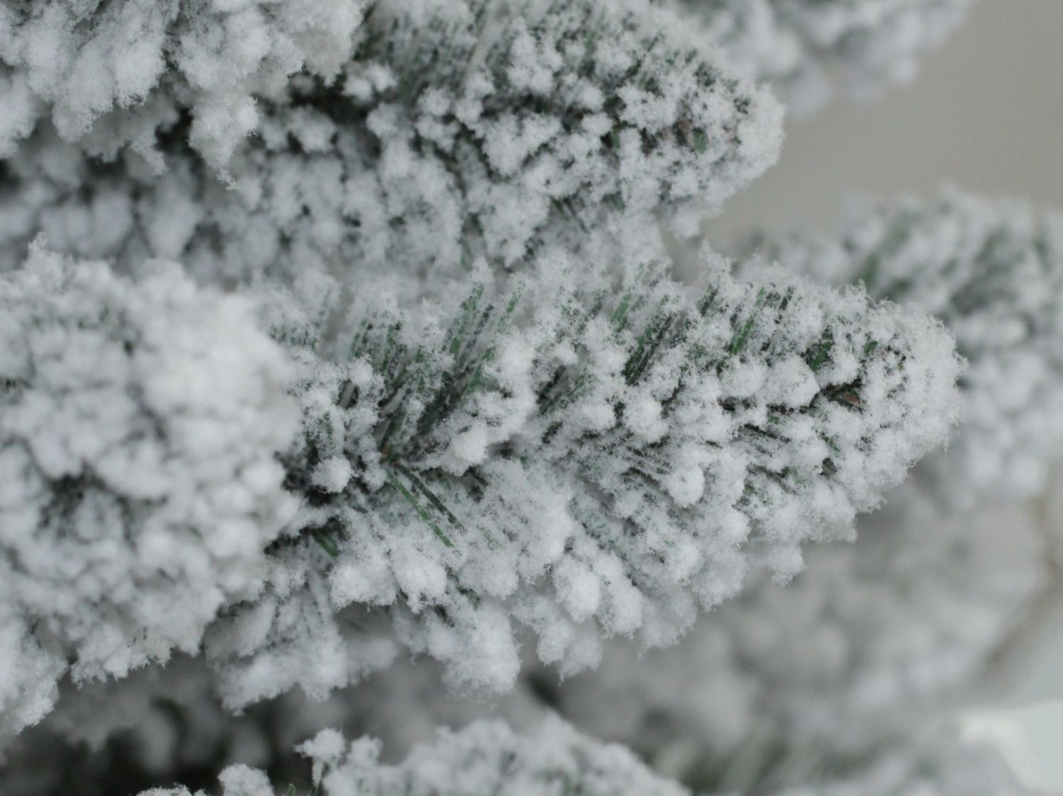 Umělý zasněžený stromek Smrk 150 cm