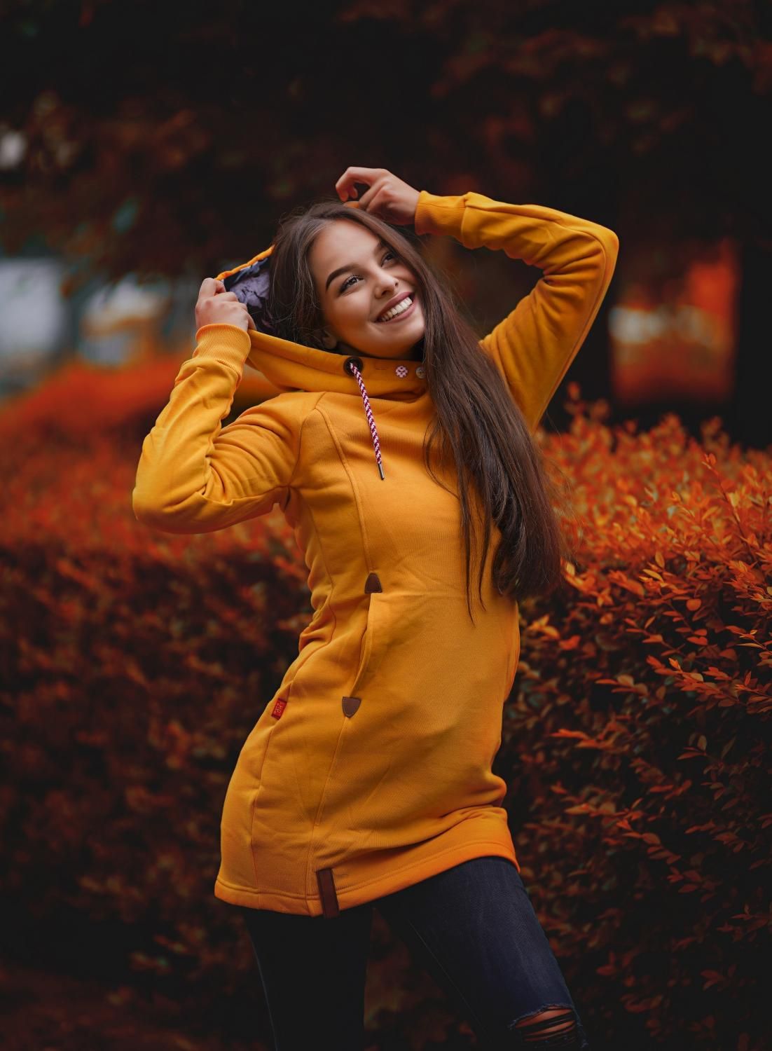 Žlutá dlouhá mikina bez zapínání