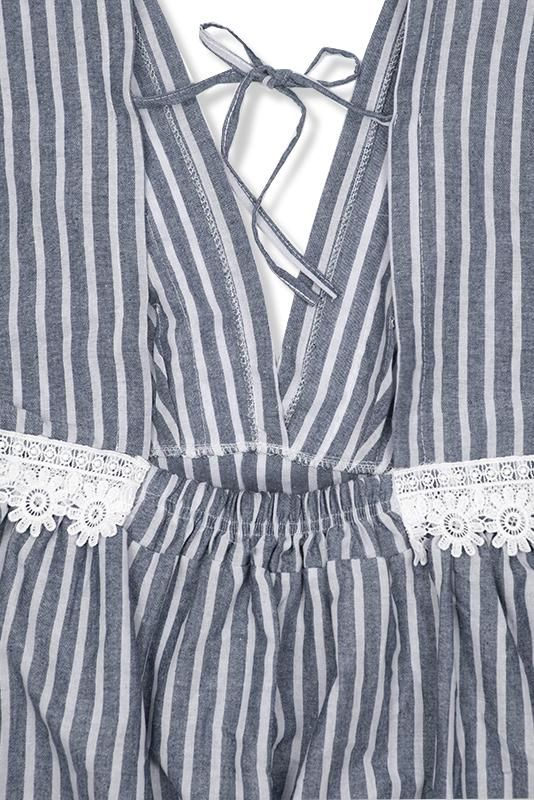 Tmavě modré letní šaty s holými zády