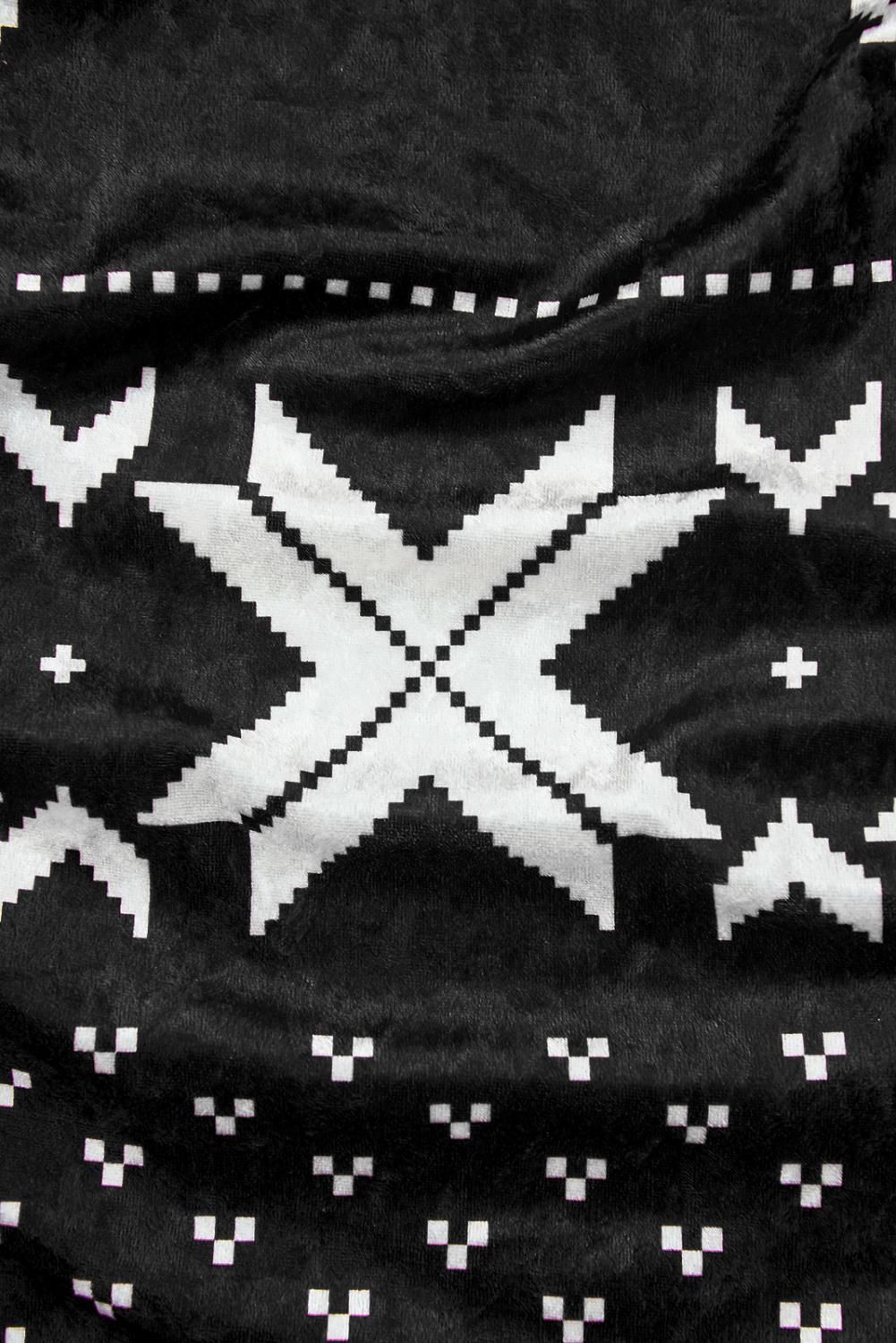 Černé sametové vánoční šaty