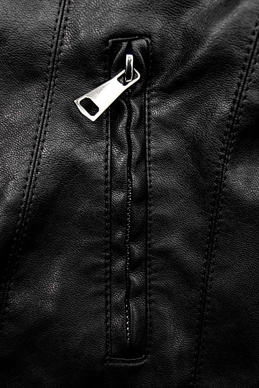 Černá koženková bunda se vzorovanou podšívkou