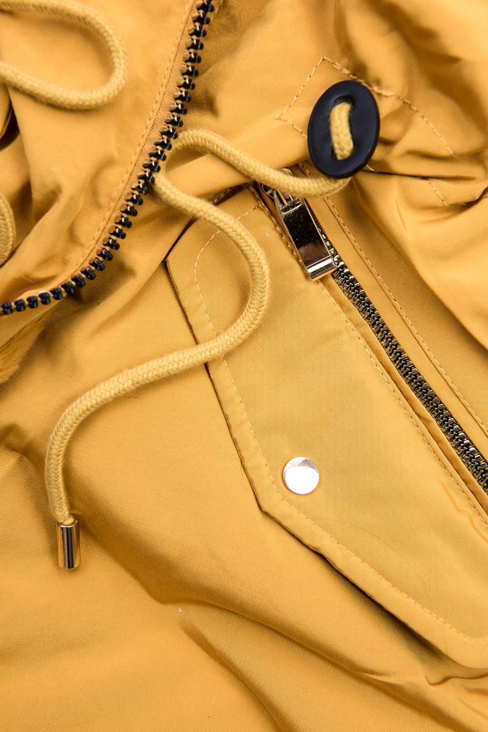 Žlutá zimní zateplená parka