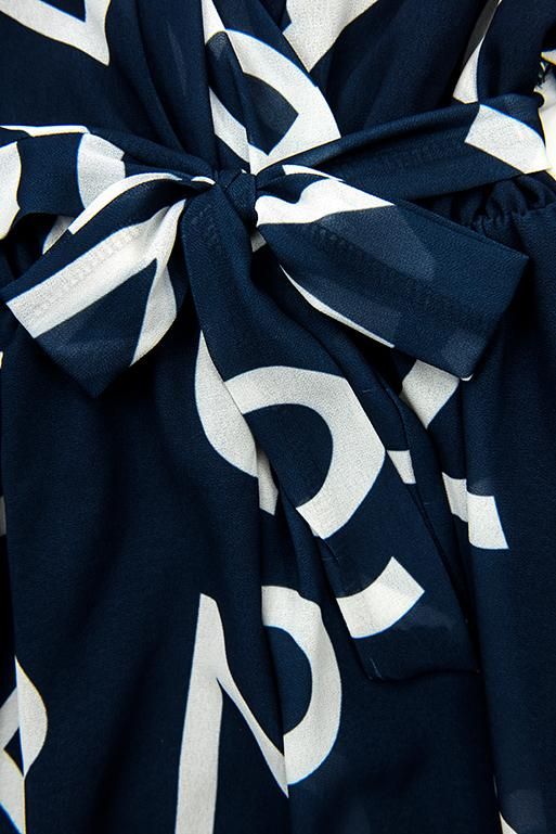 Tmavě modré midi šaty s potiskem písmen