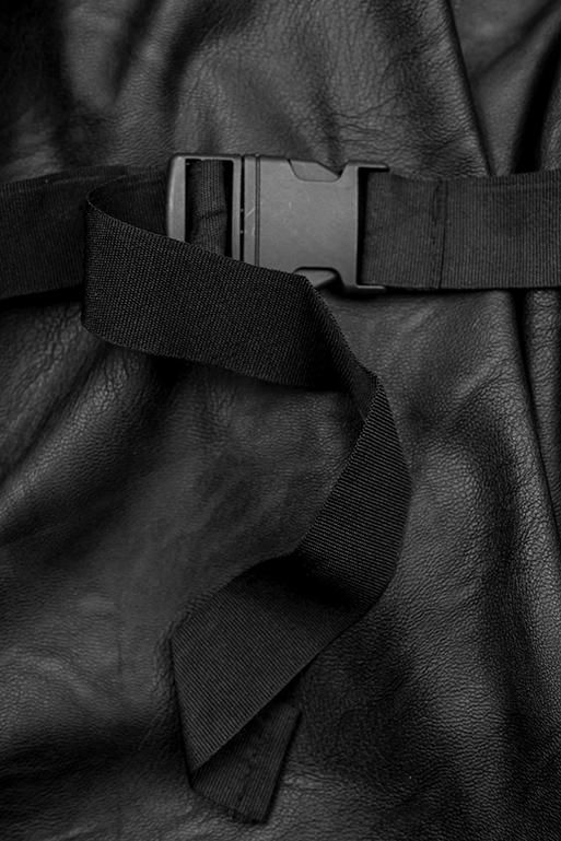 Černé koženkové šaty