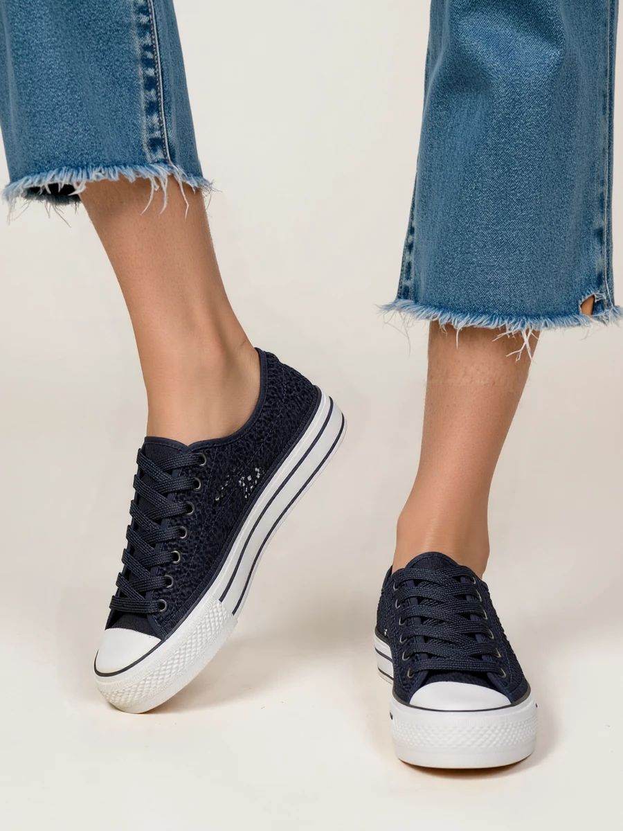 Tmavě modré tenisky s krajkou ROMANCE