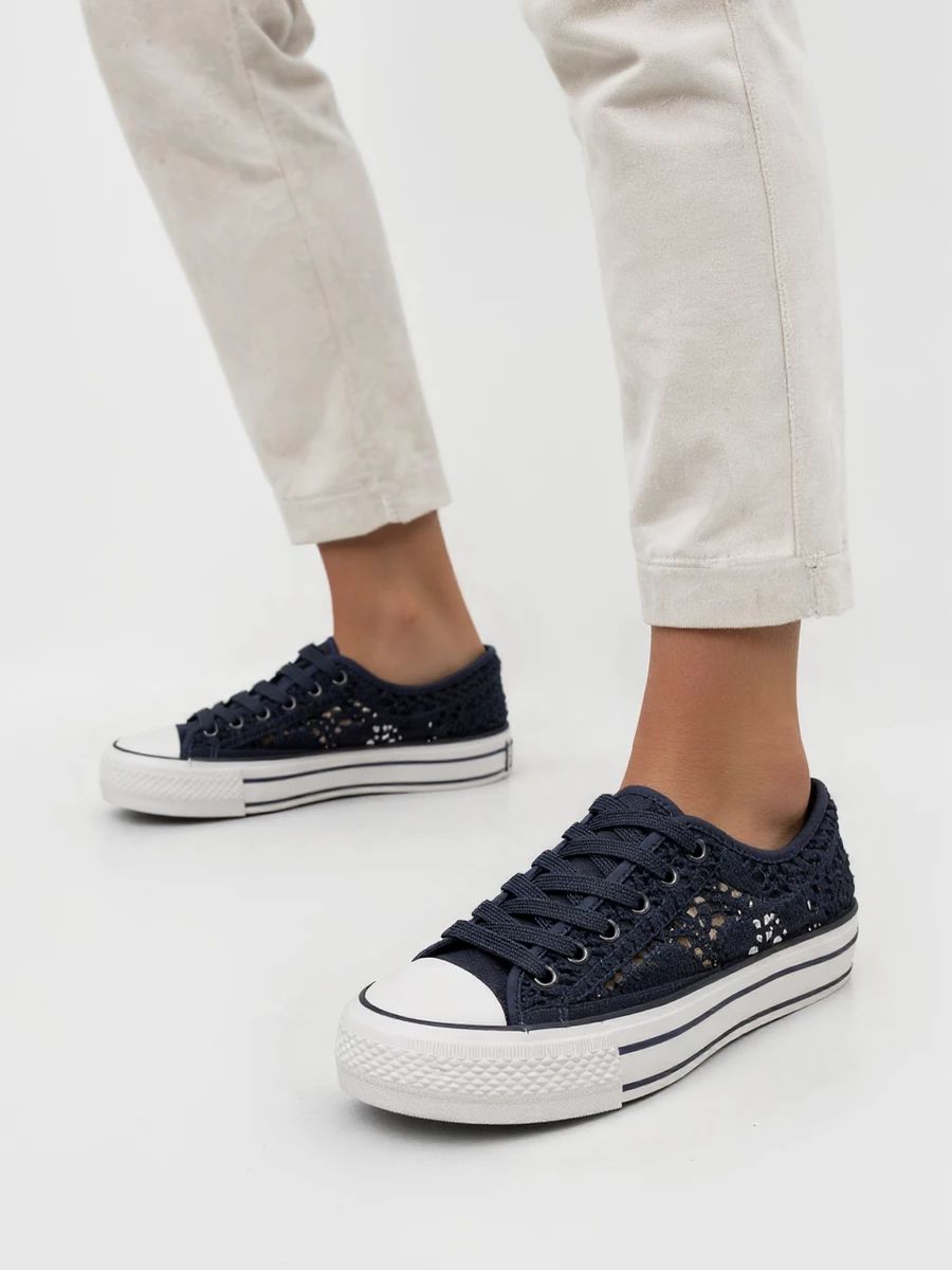 Tmavě modré tenisky s krajkou ROMANCE