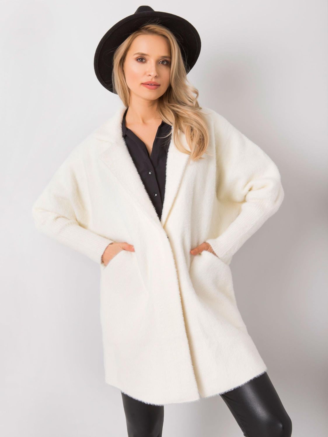 Ecru kabát z alpaky fluffy