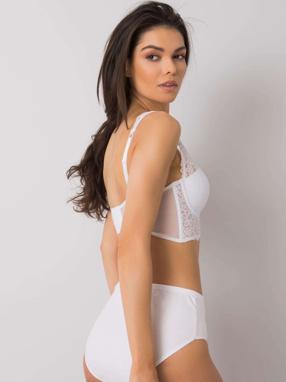 Bílé kalhotky s vysokým pasem