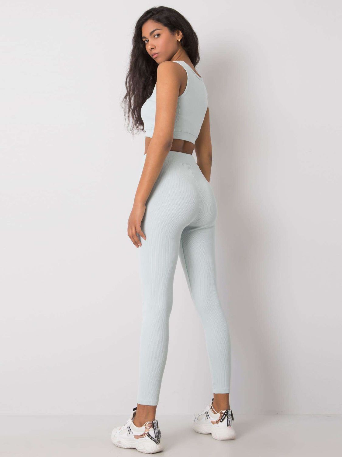 Světle modrý pruhovaný sportovní komplet