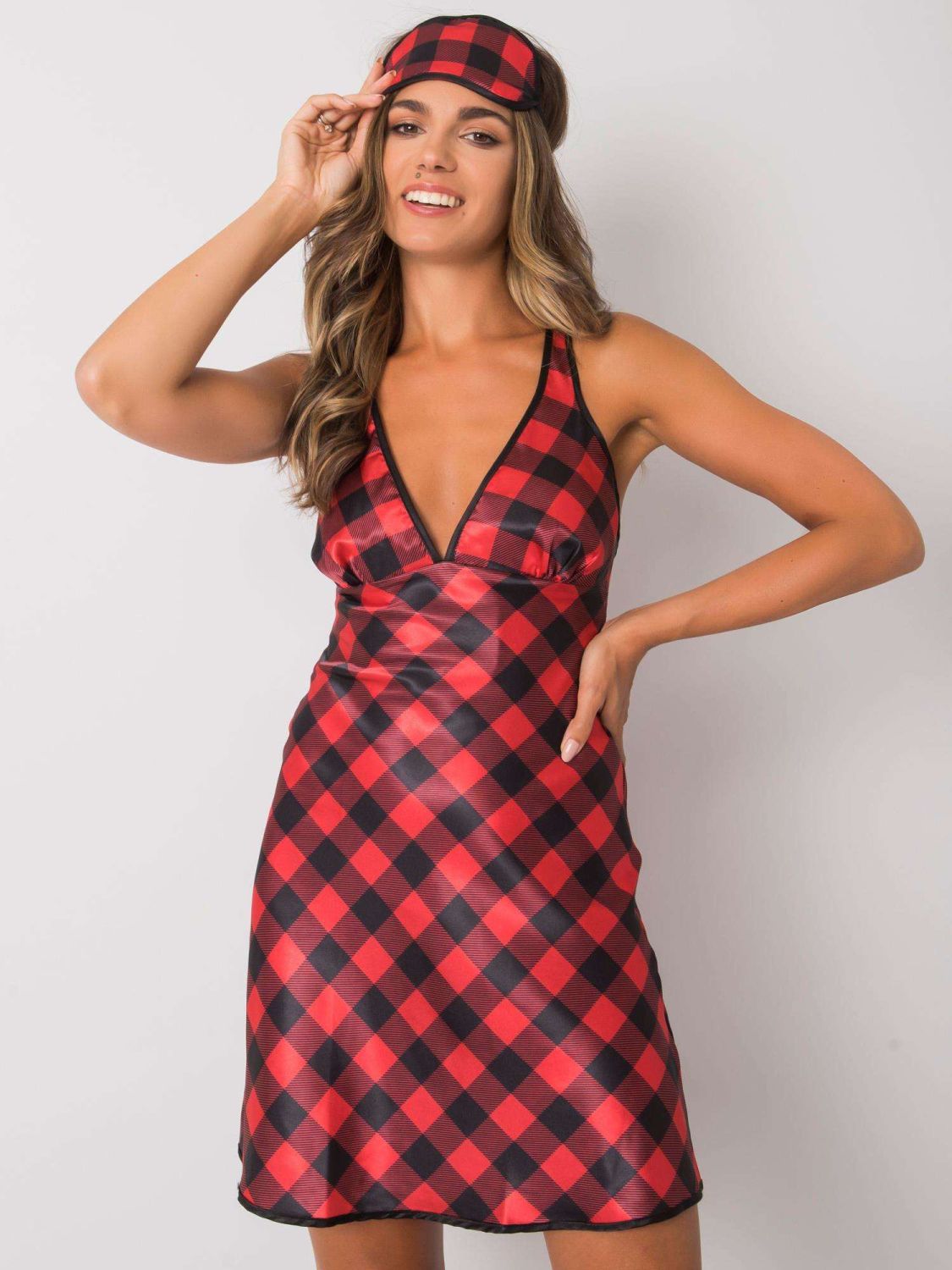 Černo-červený dámský noční komplet v kostkovaném vzoru