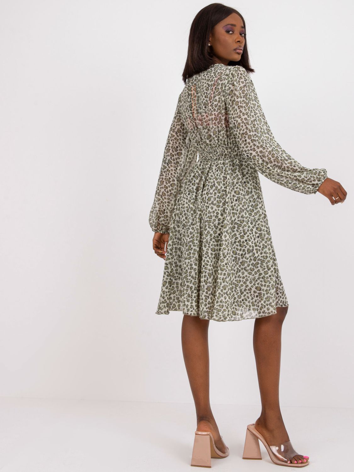 Zelené šaty s dlouhým rukávem