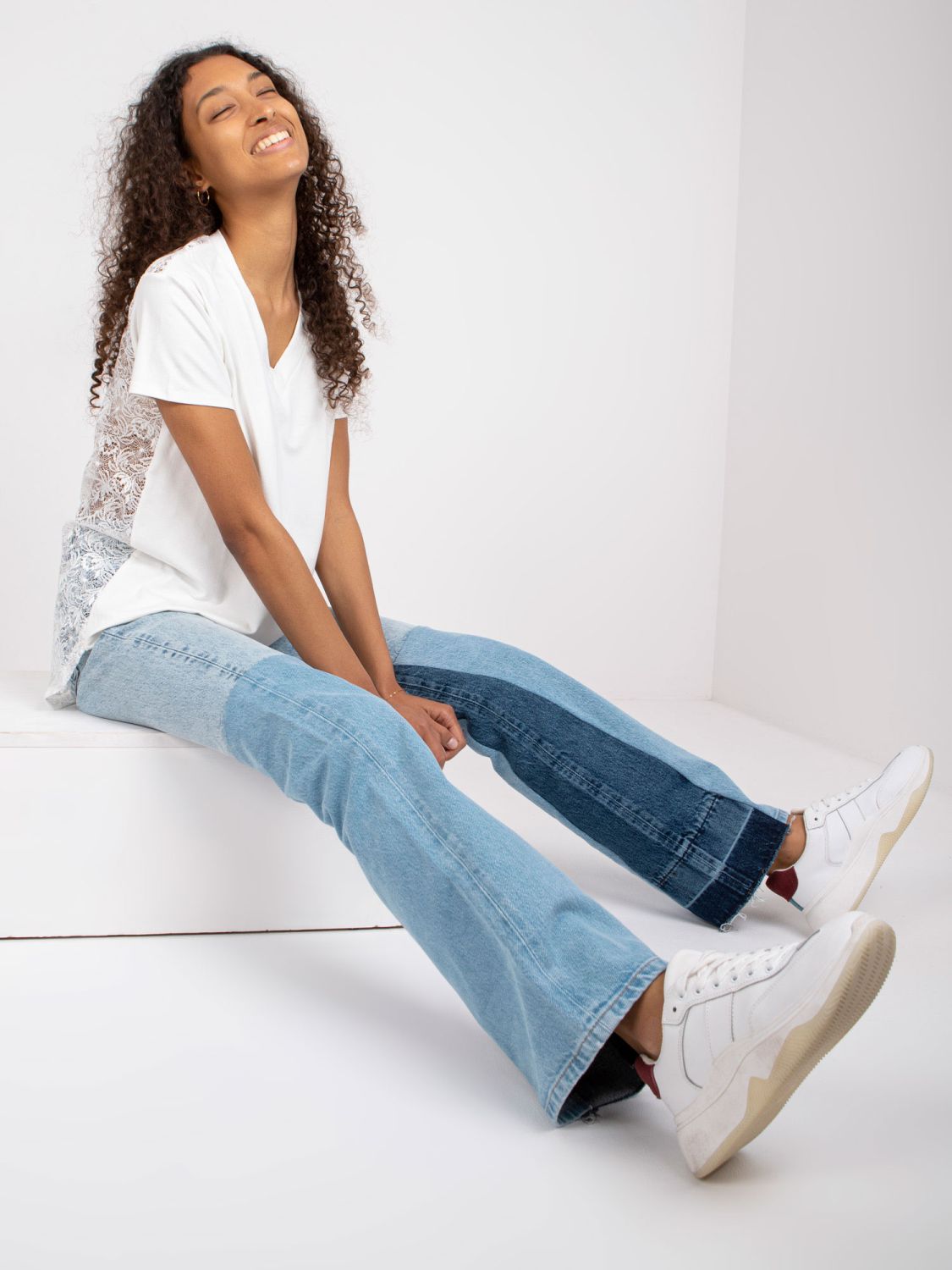 Elegantní blůza s V výstřihem