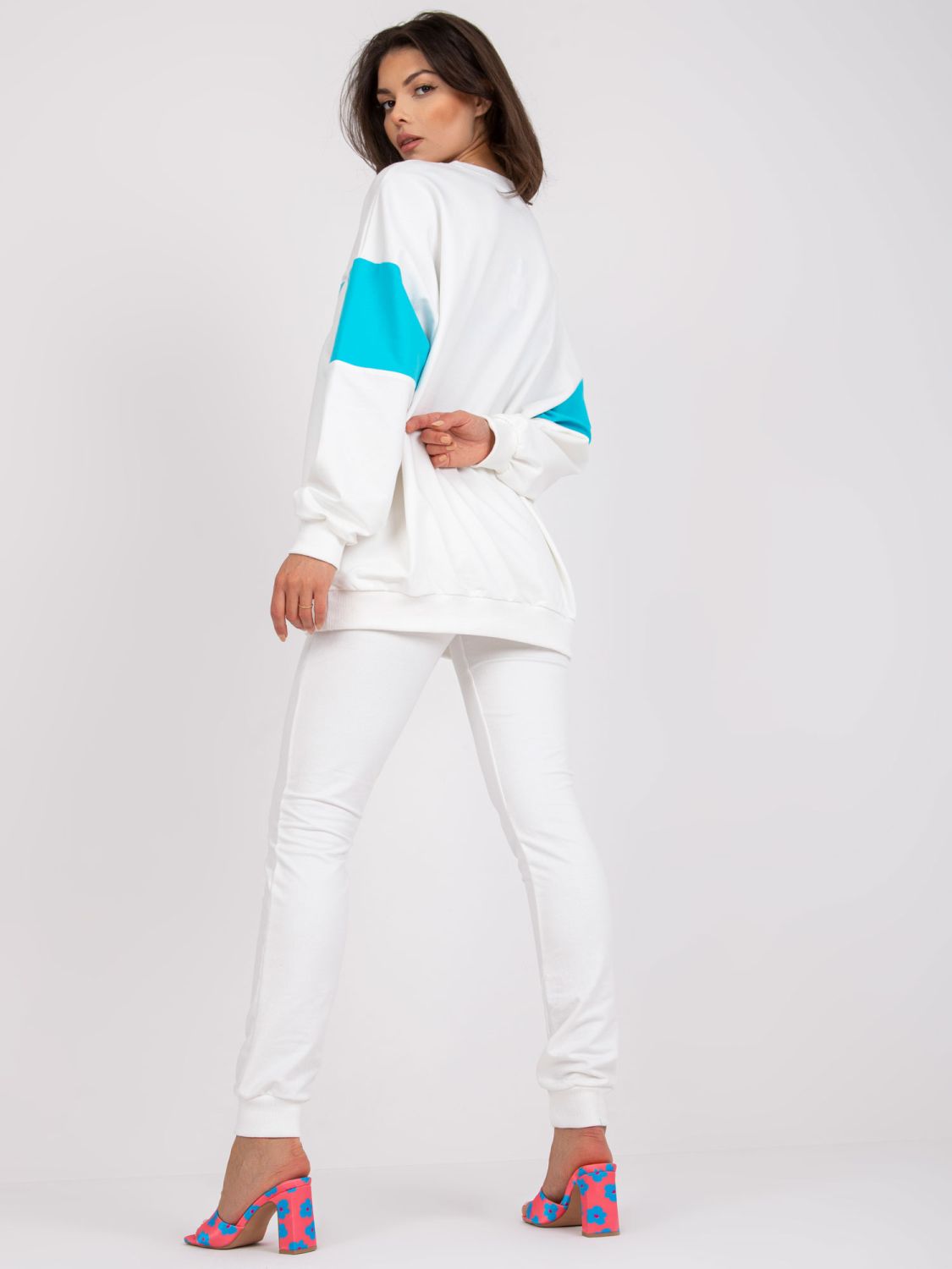 Stylový komplet v bílo-modré kombinaci