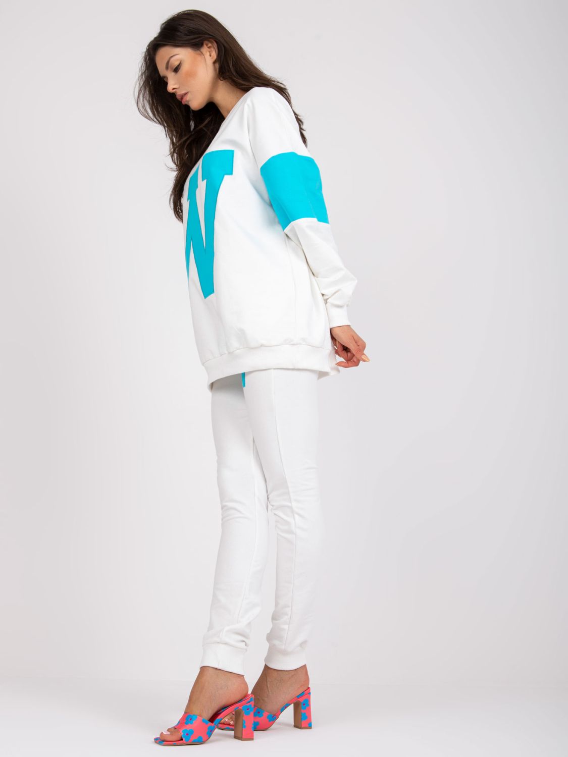 Stylový komplet v bílo-modré kombinaci