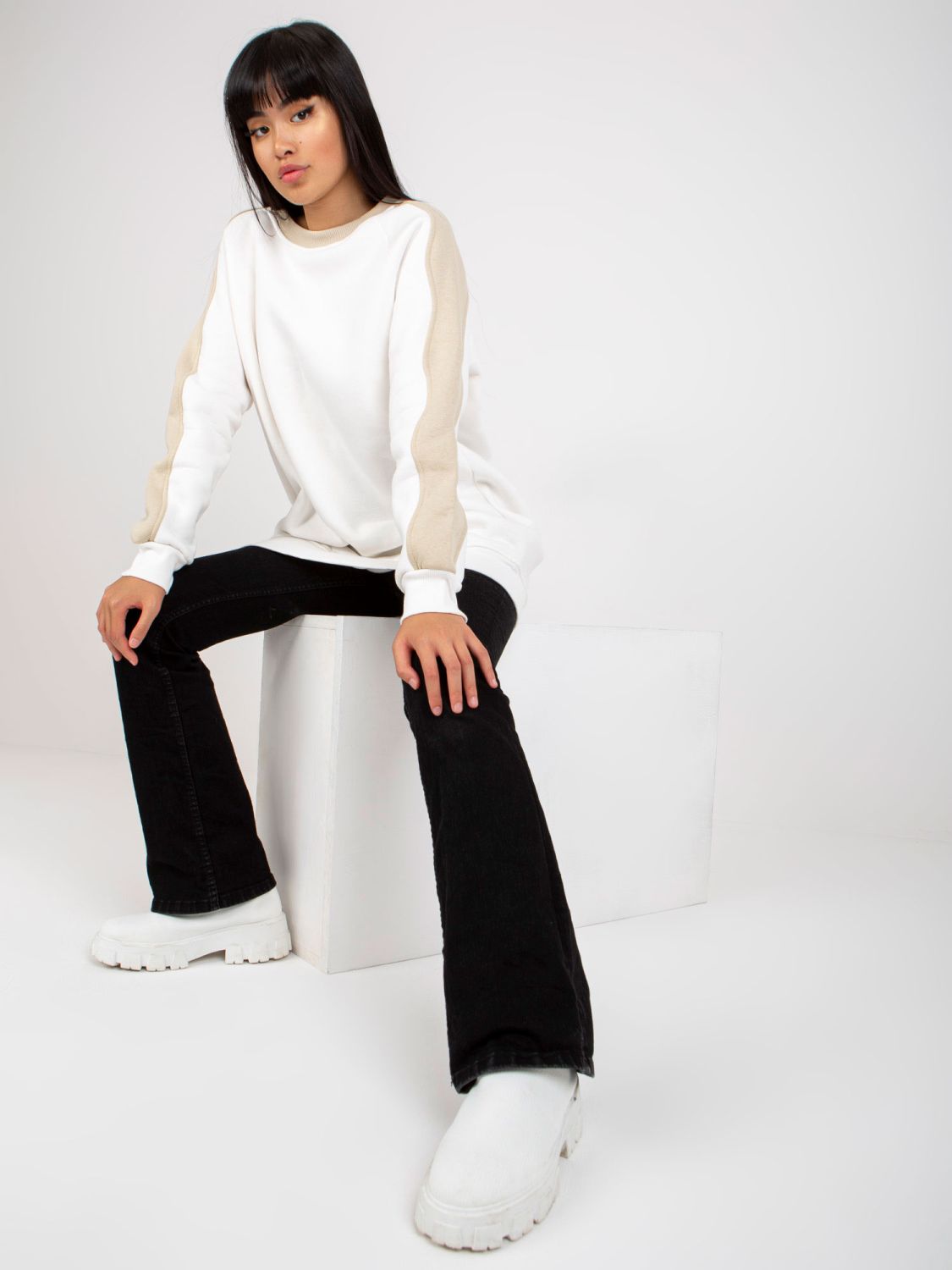 Bílo-bežová oversize mikina