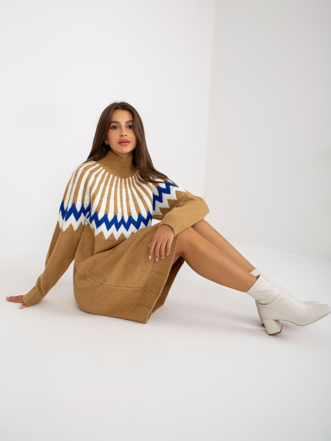 Camel hnědé pletené šaty se vzorem