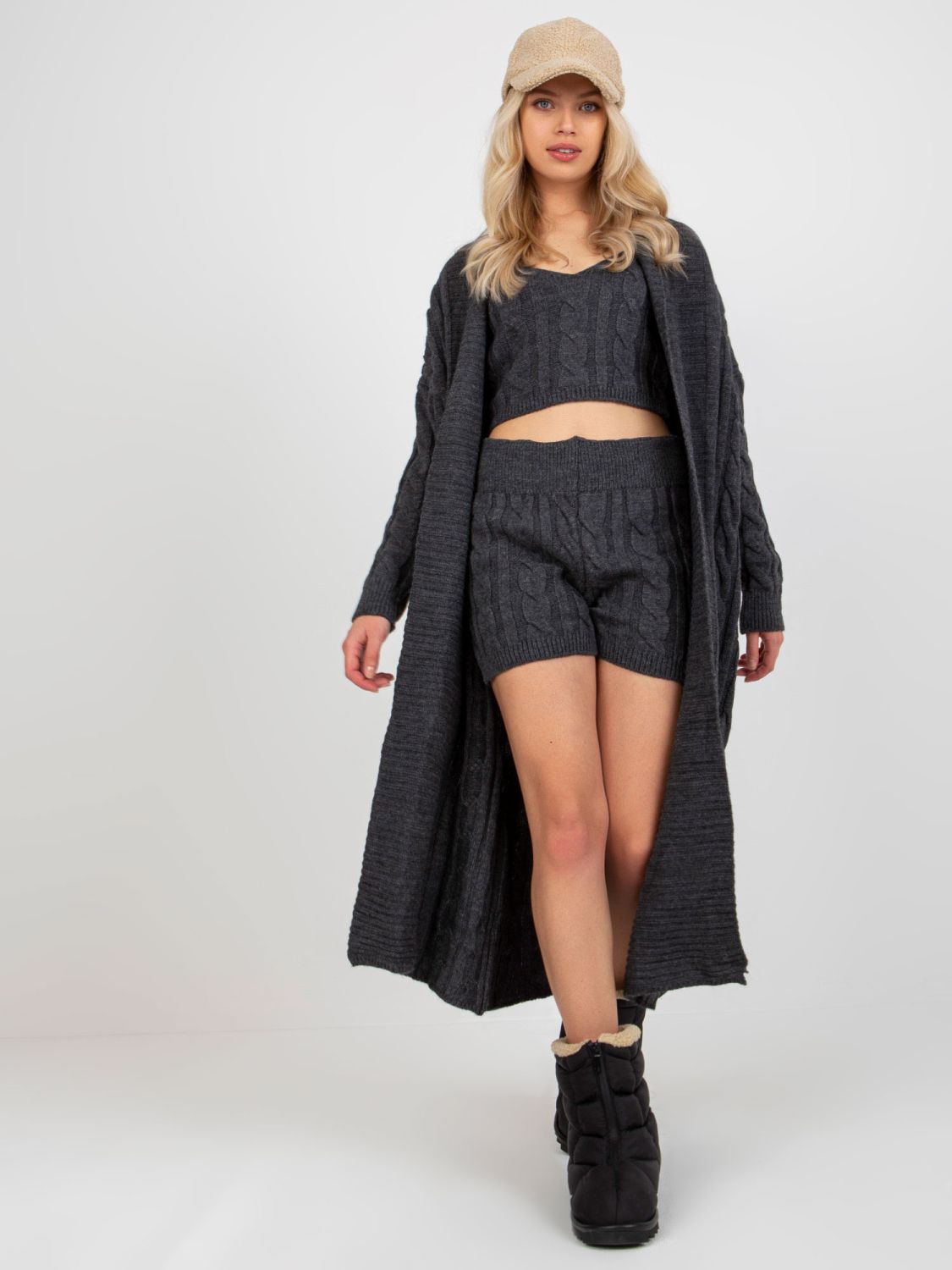 Tmavě šedý třídílný úpletový set s kardiganem