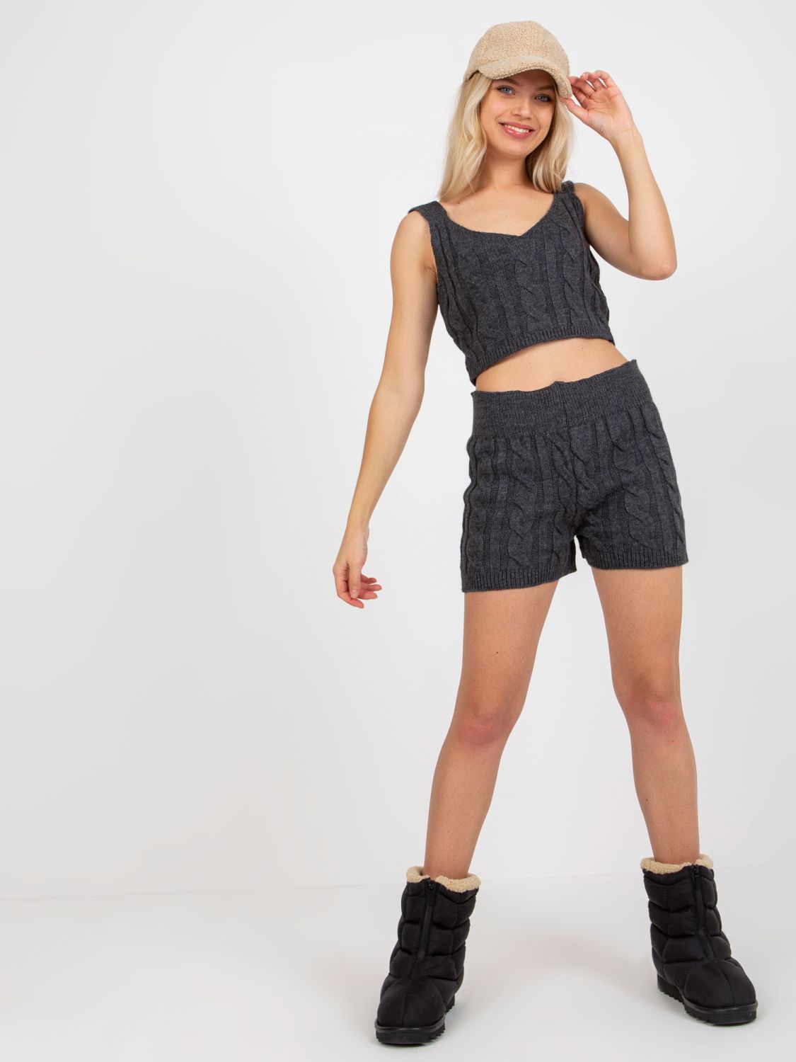 Tmavě šedý třídílný úpletový set s kardiganem