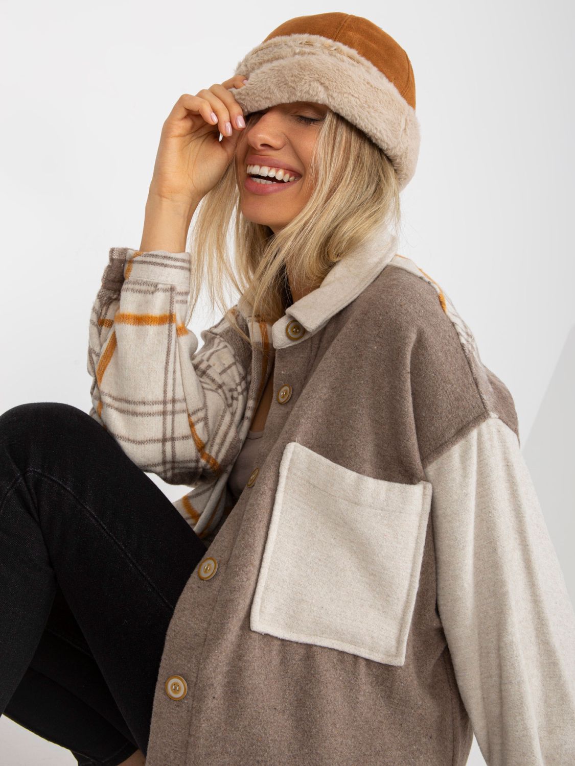 Béžová dvoubarevná oversize košile s kostkovaným vzorem