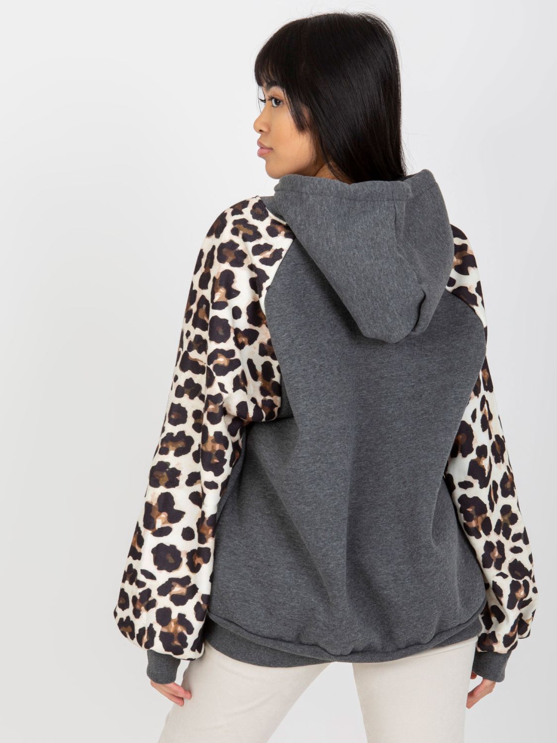 Tmavě šedá mikina s potiskem na rukávech