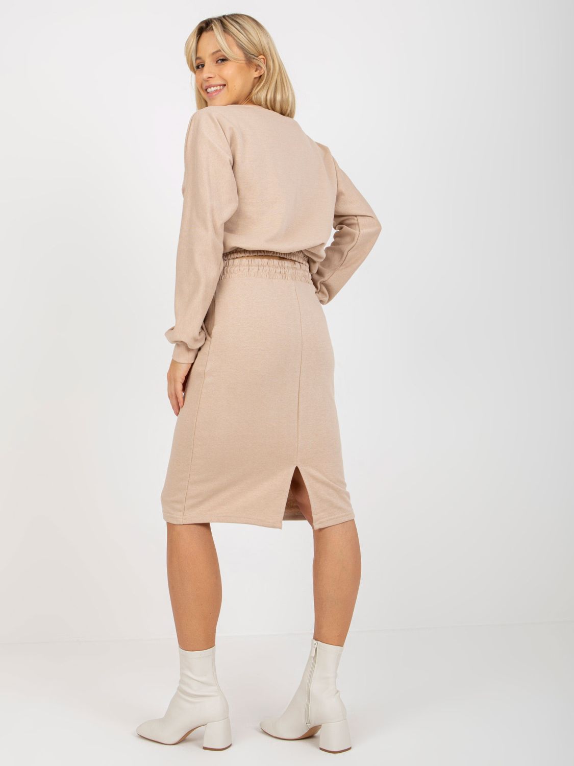 Béžový casual komplet s krátkou mikinou