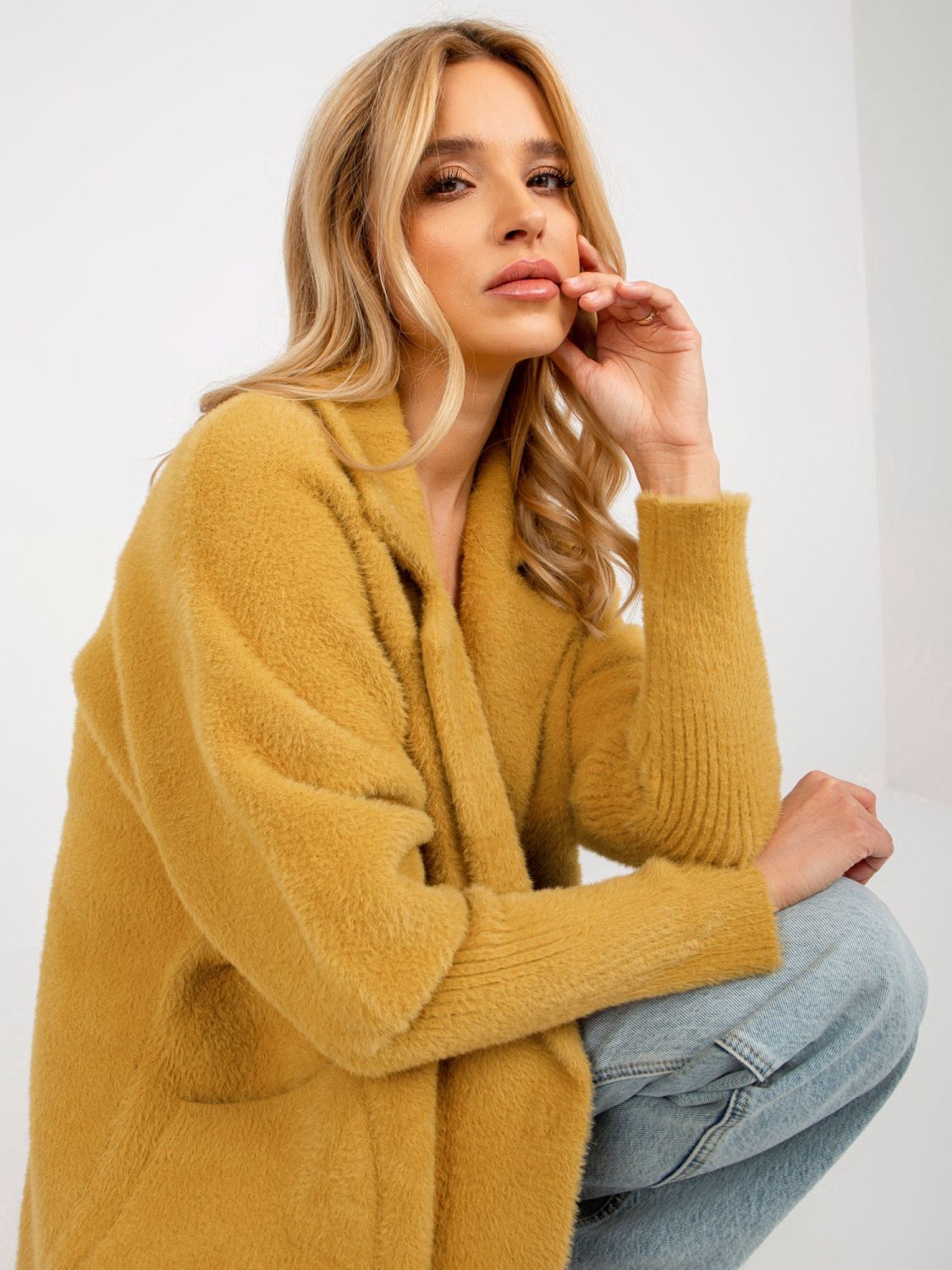 Hořčicový volný kabát z alpaky s kapsami