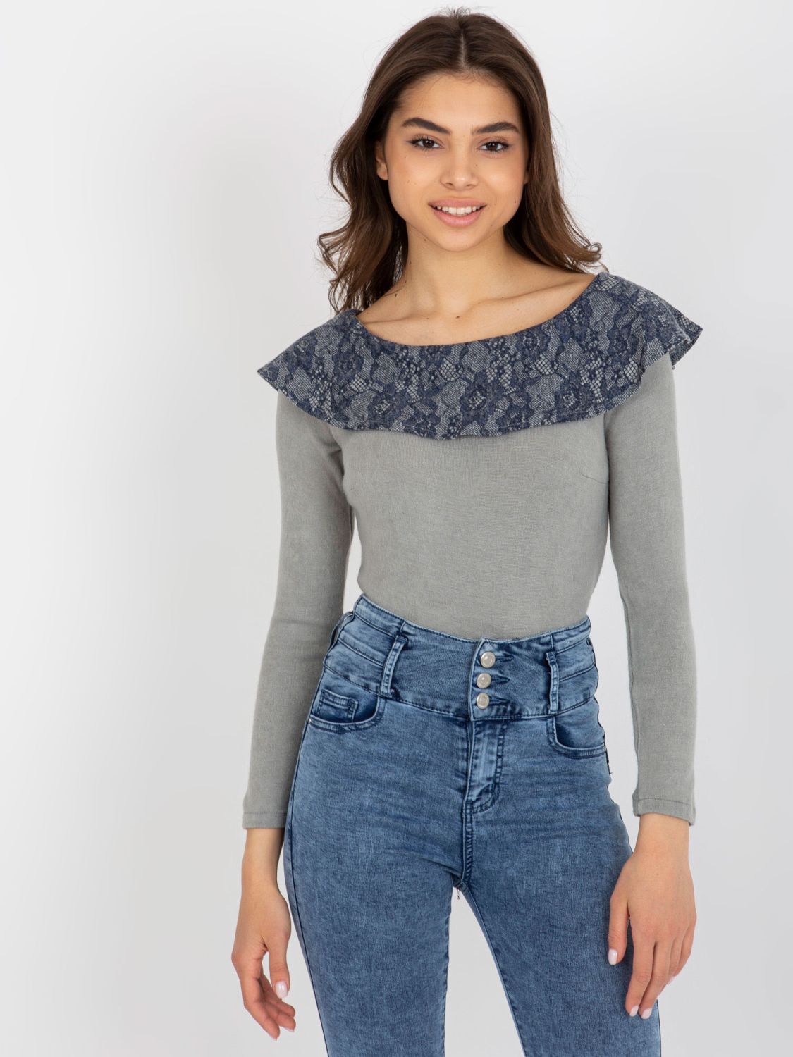 Šedá/tmavě modrá halenka s krajkovým lodičkovým výstřihem