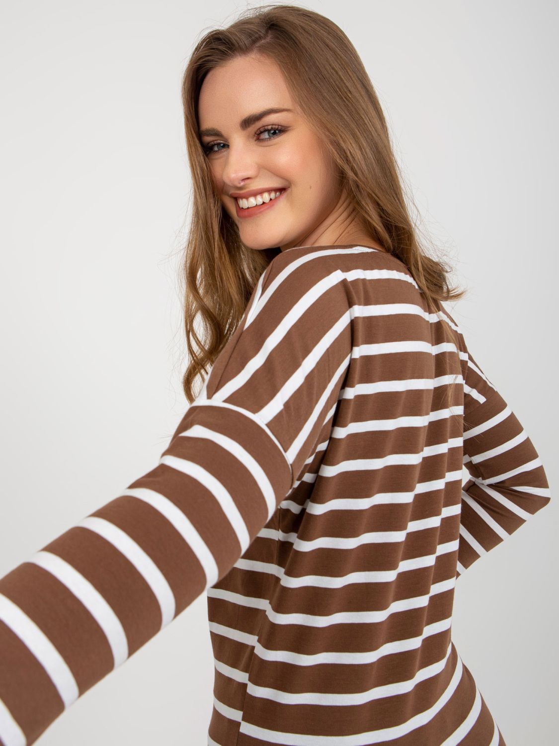 Hnědo-bílé bavlněné tričko