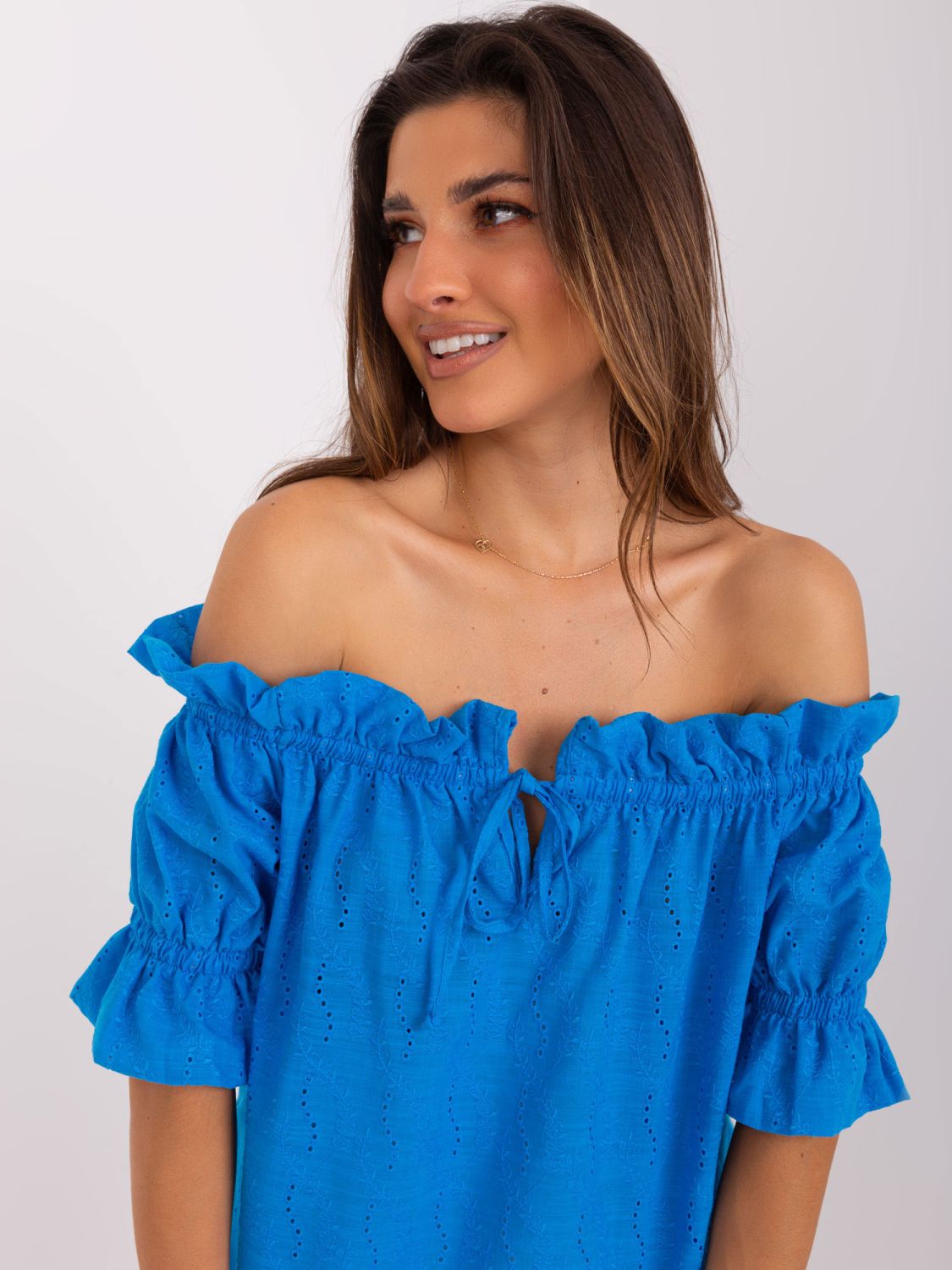 Modrá bavlněná blůza s off-shoulder výstřihem