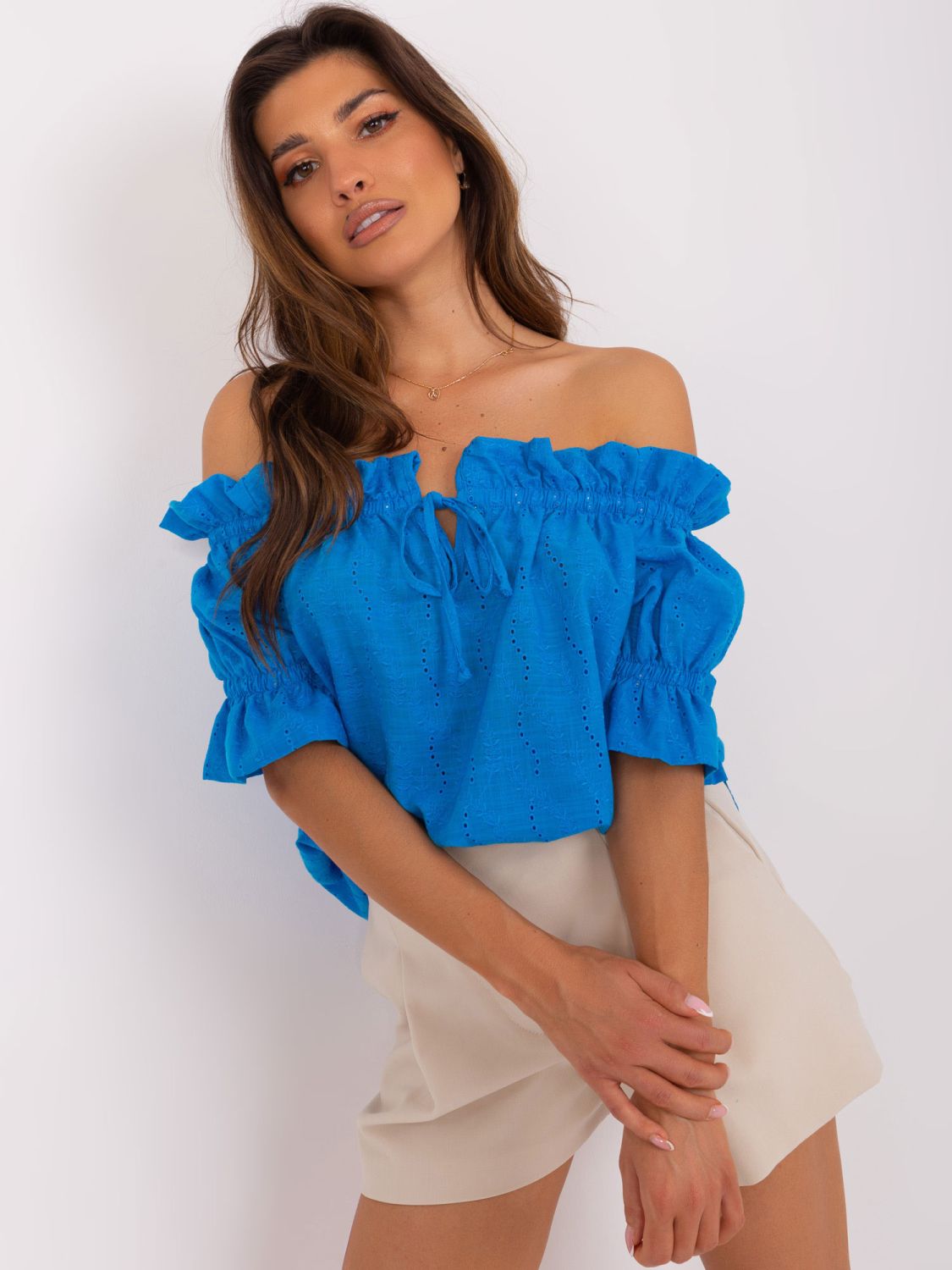 Modrá bavlněná blůza s off-shoulder výstřihem