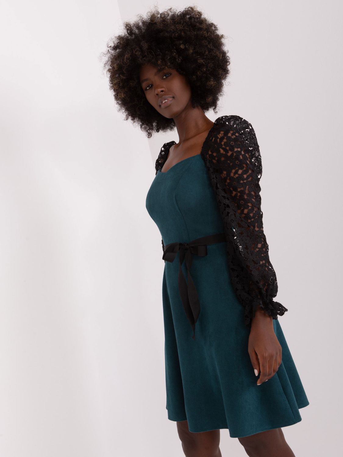 Mořské modré koktejlové šaty