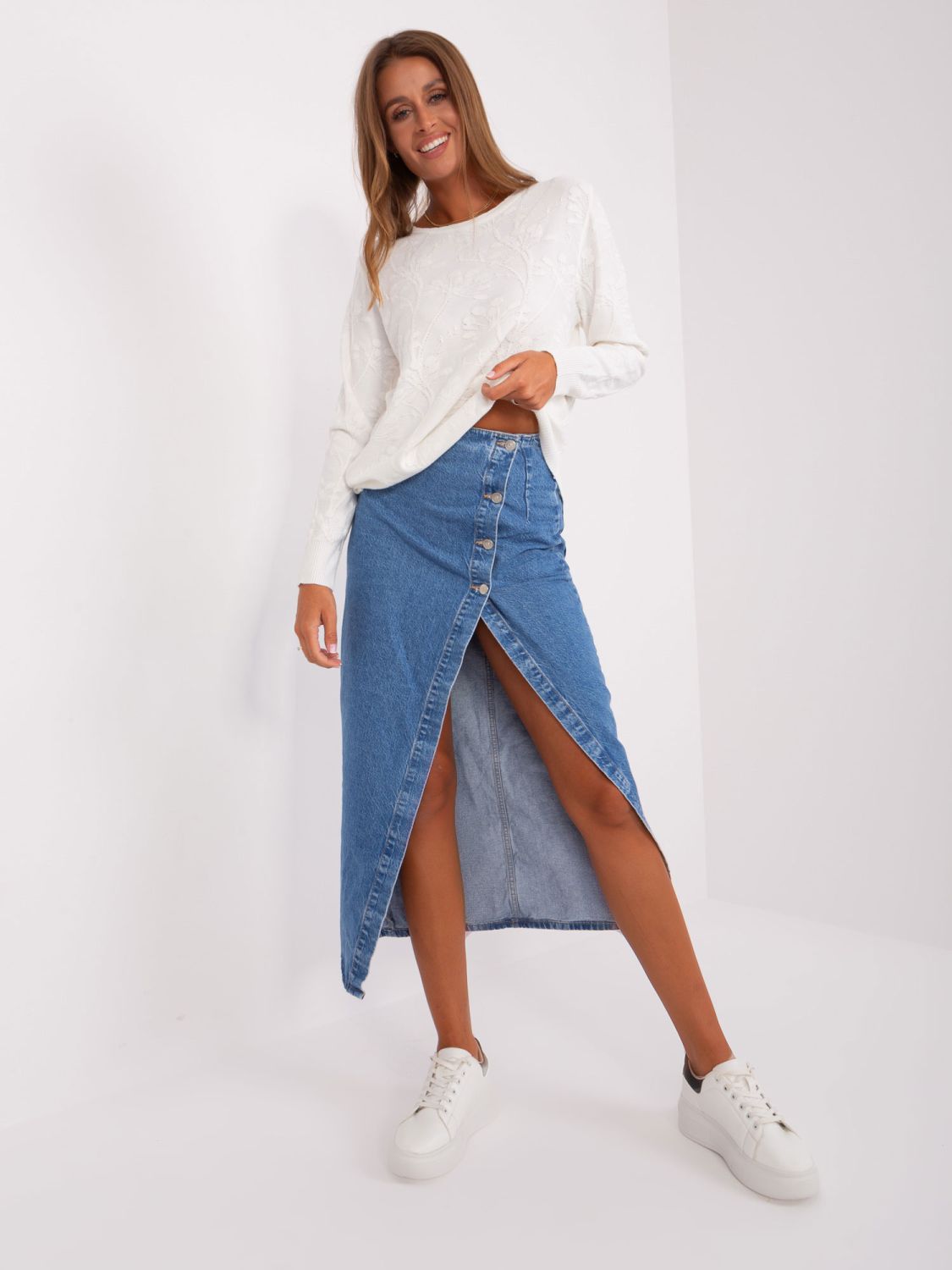 Ecru klasický svetr s kulatým výstřihem