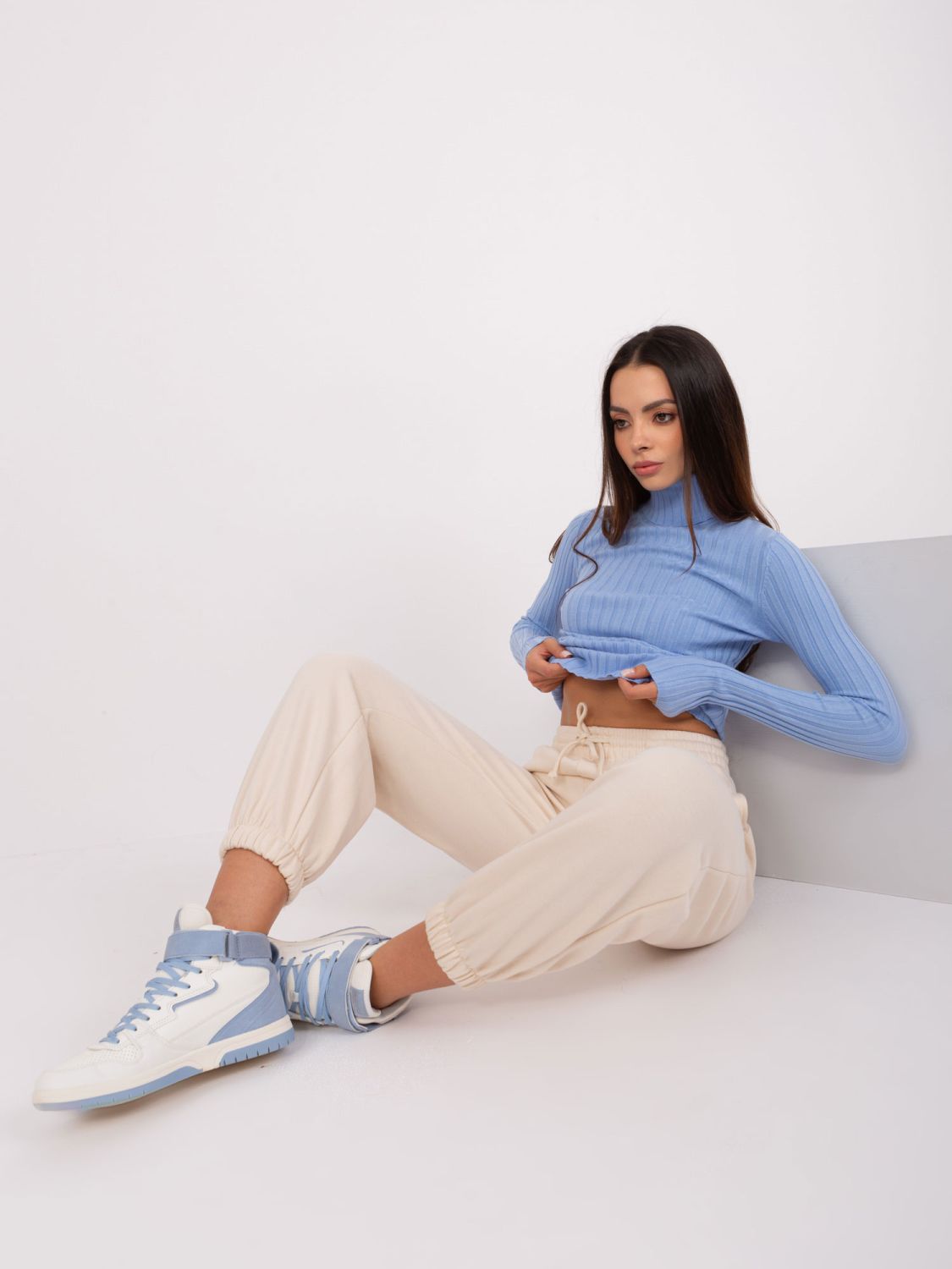 Světle modrý rolák z viskózy