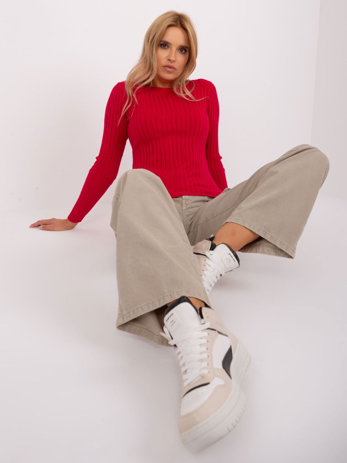 Červený dámský klasický svetr s pruhy