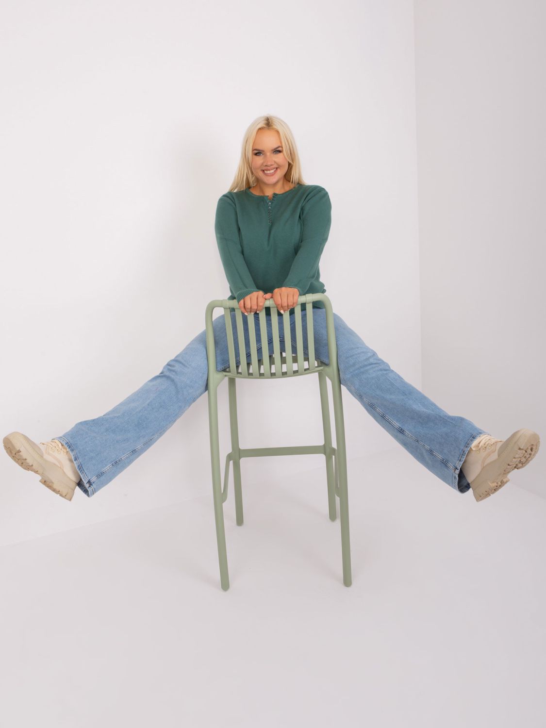 Tmavě zelený klasický svetr plus size s viskózou