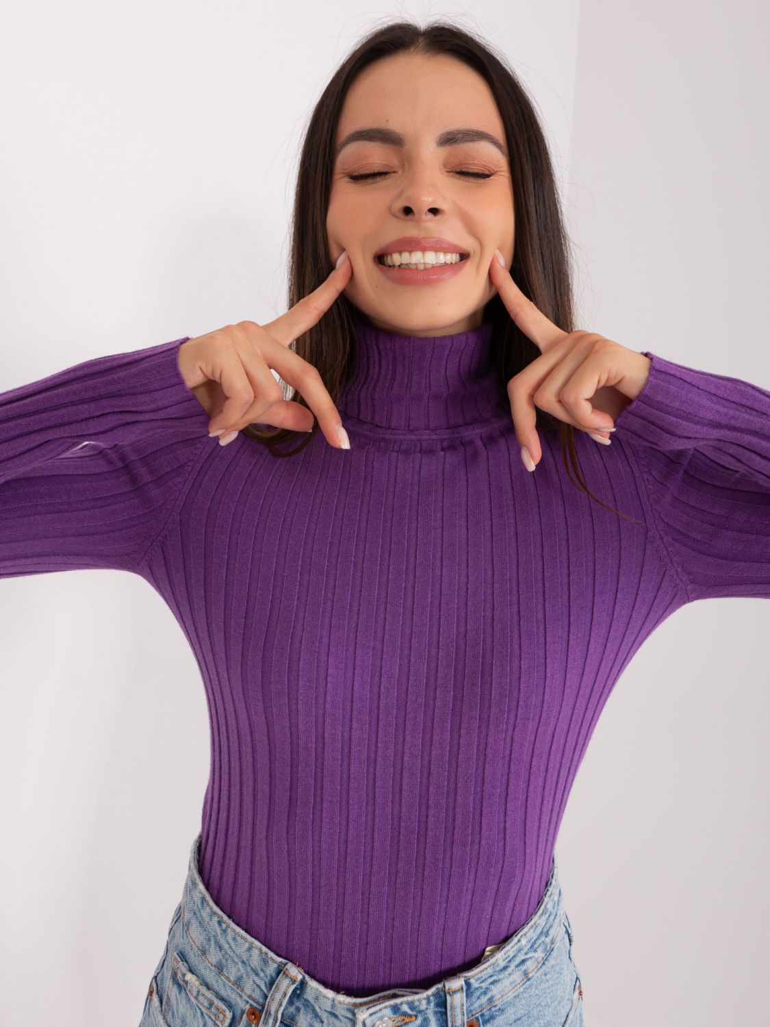 Tmavě fialový přiléhavý rolák