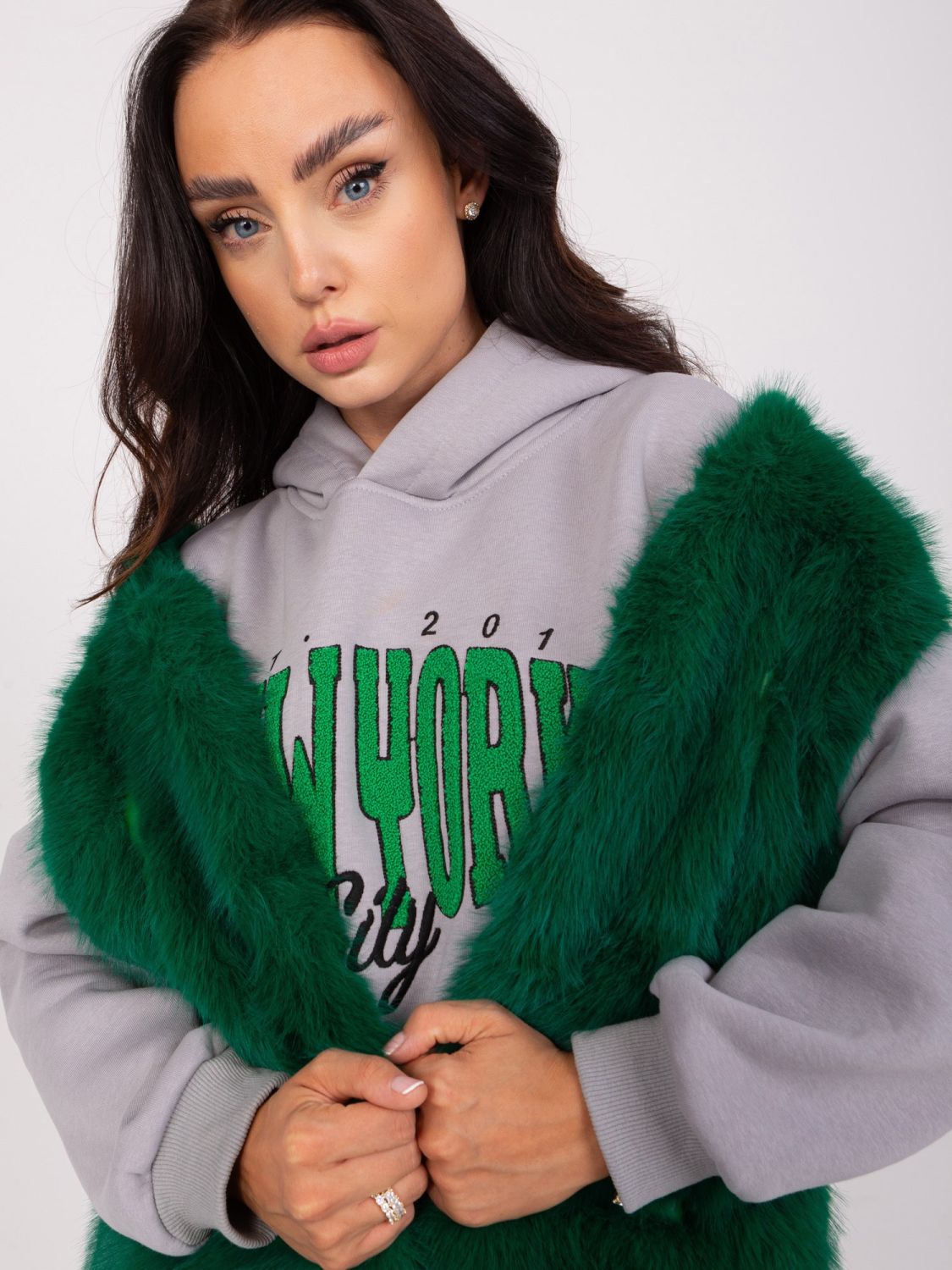 Tmavě zelené kožešinová vesta