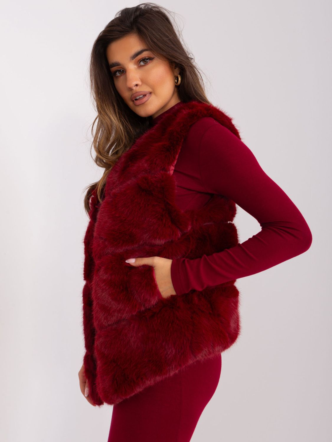 Bordová asymetrická dámská vesta