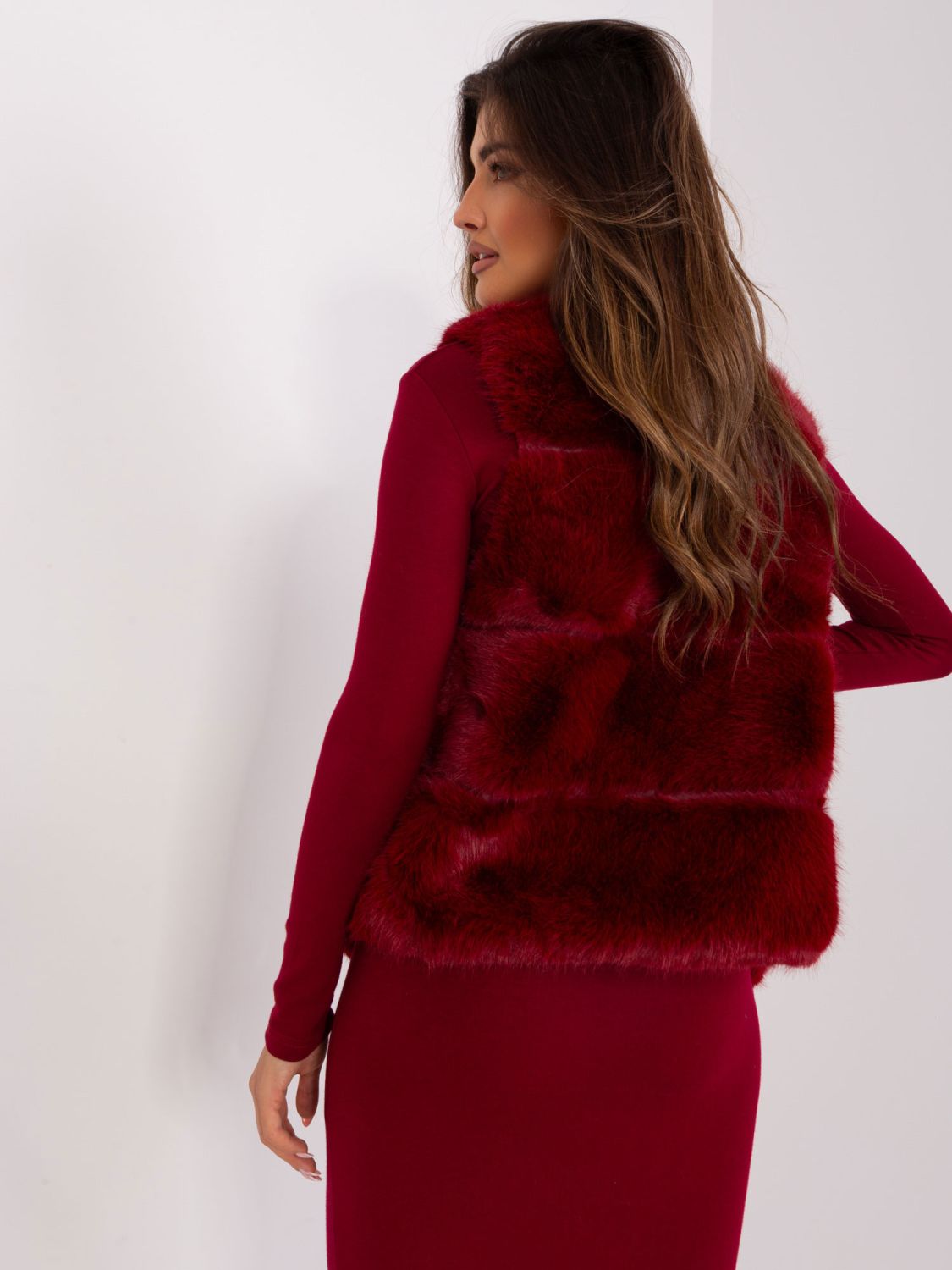 Bordová asymetrická dámská vesta